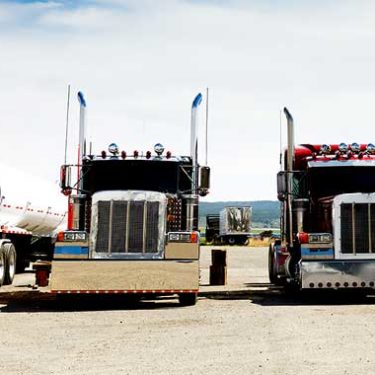 5 Ways Brokers Can Find and Keep More Commercial Trucking Clients